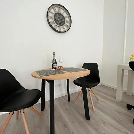Stayin - Elegant Design Apartment With Garden Vienna Exterior photo